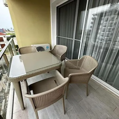 Sea Breeze Apartment *